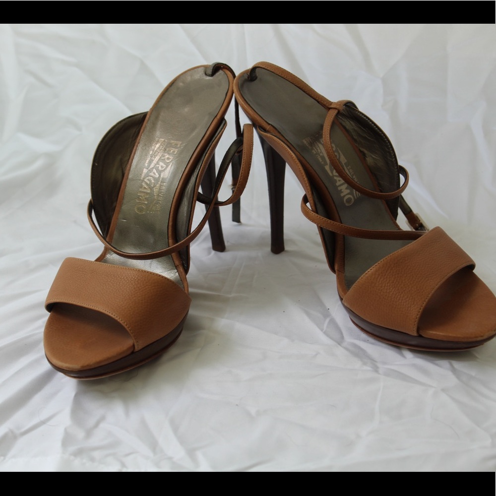SALVATORE FERRAGAMO HEELS - Picture 2 of 4